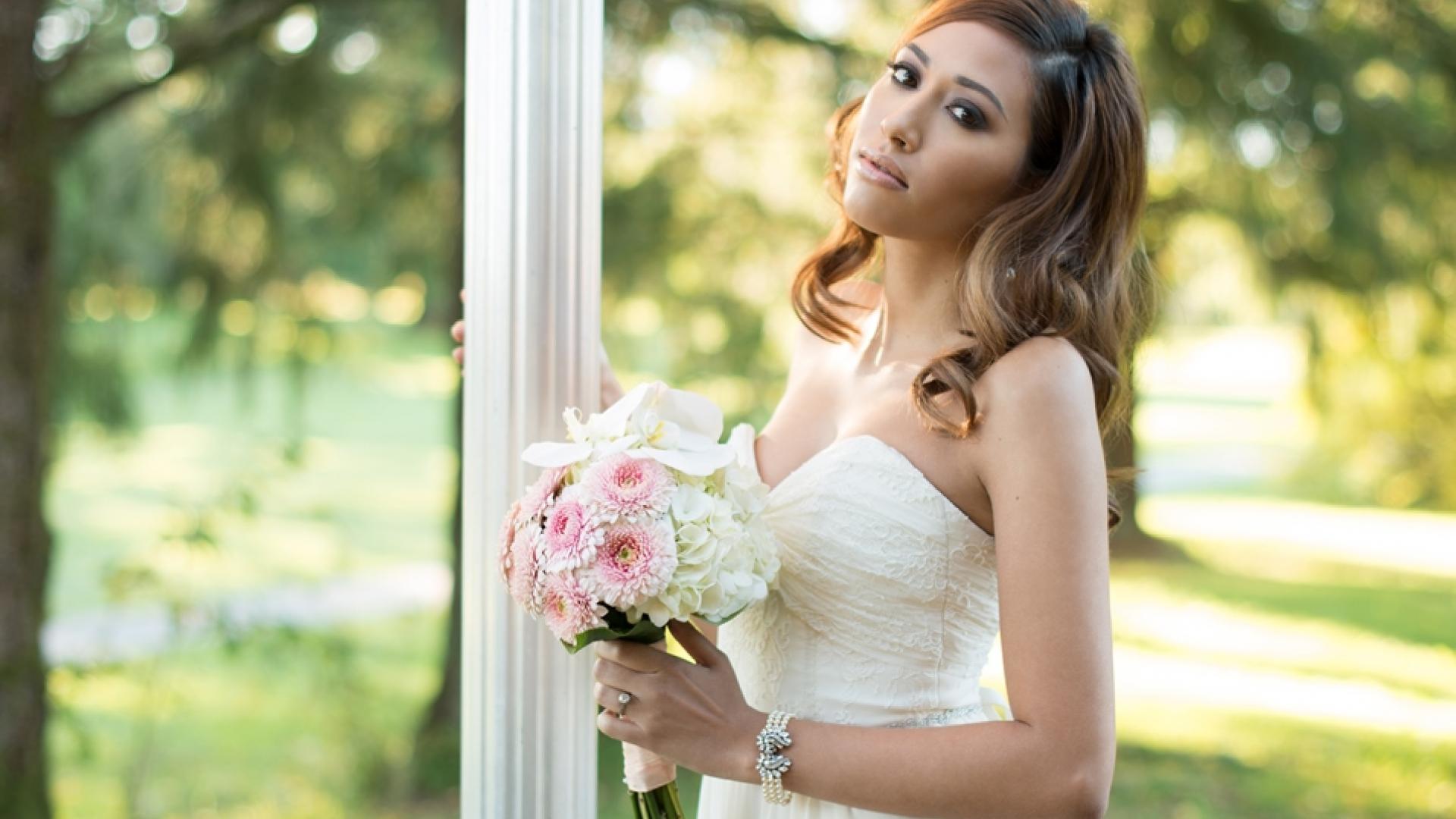 Bride at the Burnaby Mountain Clubhouse