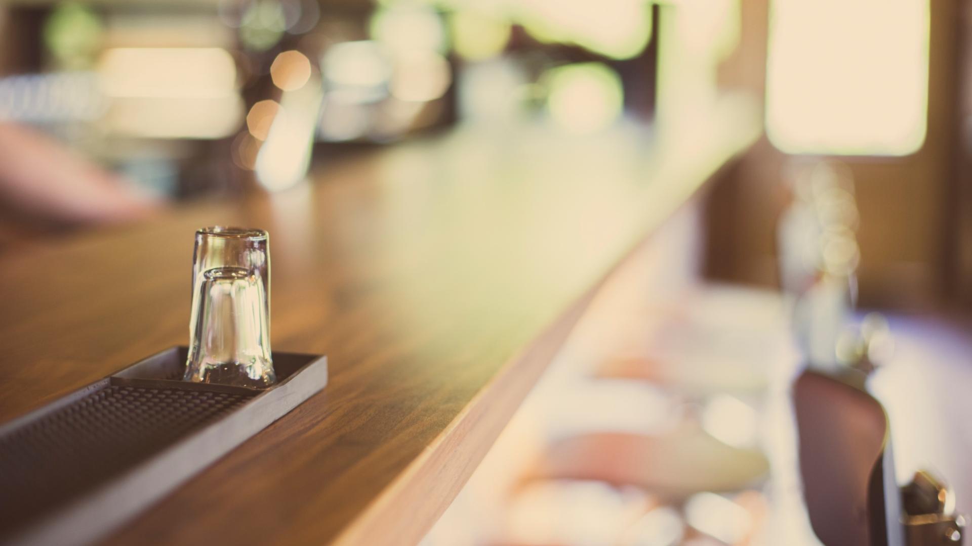 Photograph of the bar at Mulligan’s House Express