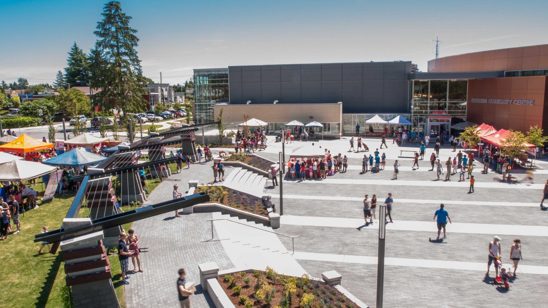 Edmonds plaza on a sunny day