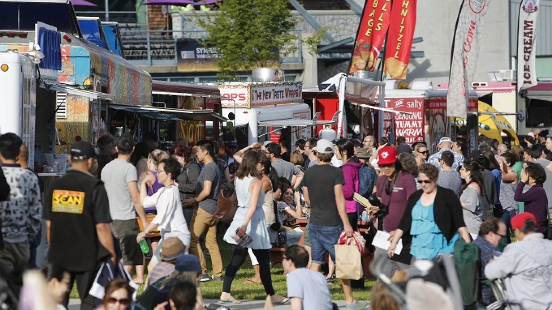 Food trucks at Deer Lake Park