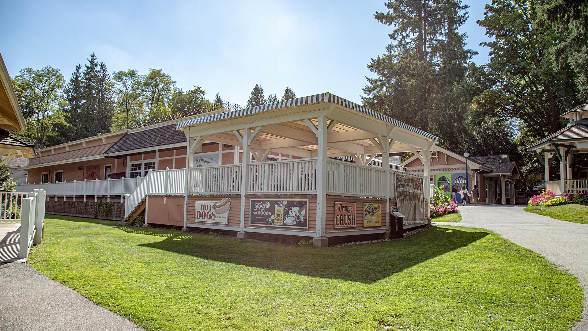 Mais Cafe Exterior 4