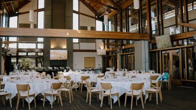 Riverway clubhouse wedding table decor