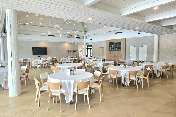 Burnaby-lake-pavilion-wedding-interior